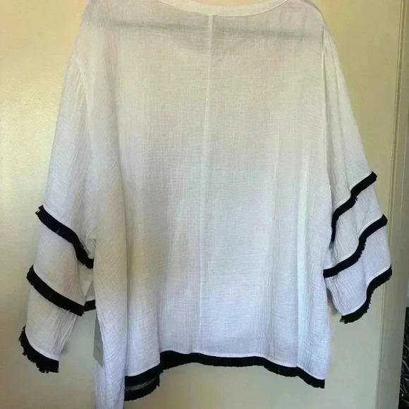 NWT White Top with Black Fringe Detail - Picture 3 of 5